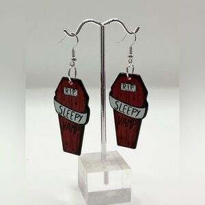 HANDMADE RED BLACK VAMPIRE COFFIN SLEEPY DANGLE PIERCED EARRINGS HALLOWEEN GOTH